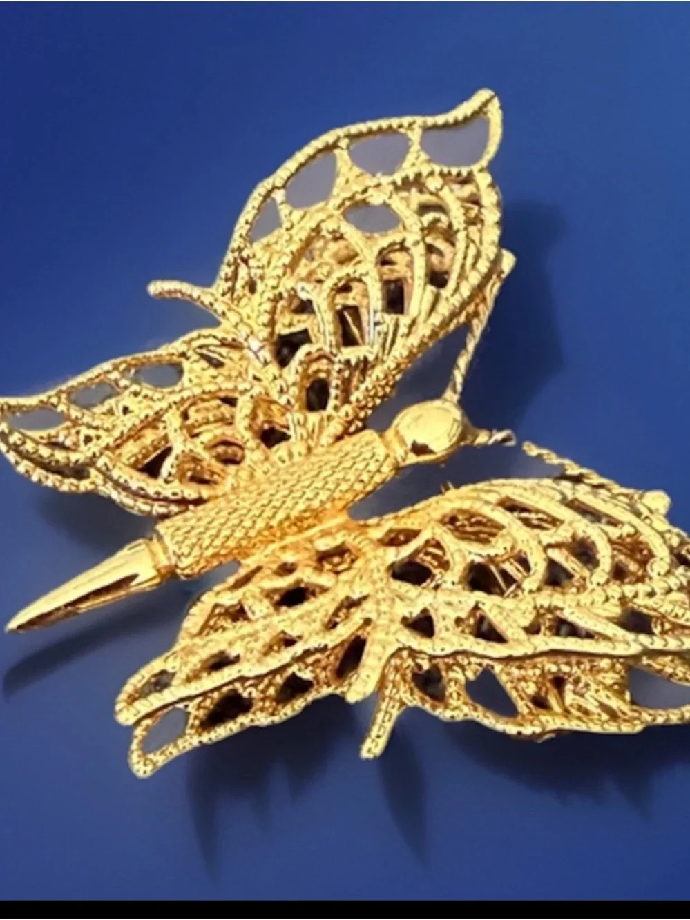 Vintage MONET Gold Tone Metal Mesh Butterfly Pin Brooch Costume Jewelry